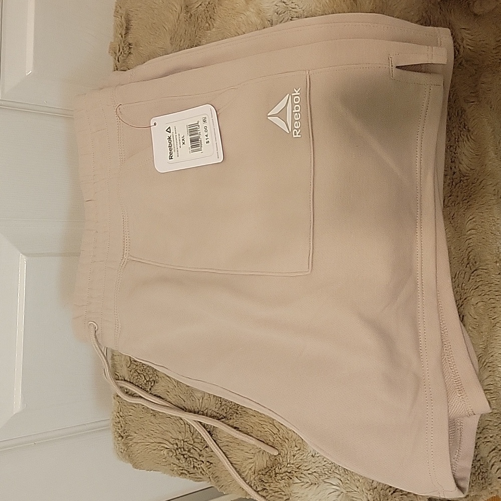 REEBOK SHORT NWT